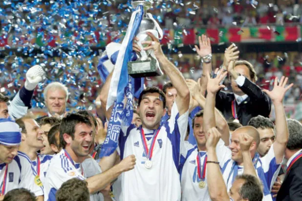 سُمح لليونانيين بتسمية أنفسهم أبطال أوروبا لمدة أربع سنوات بين عامي 2004 و2008 (غيتي)