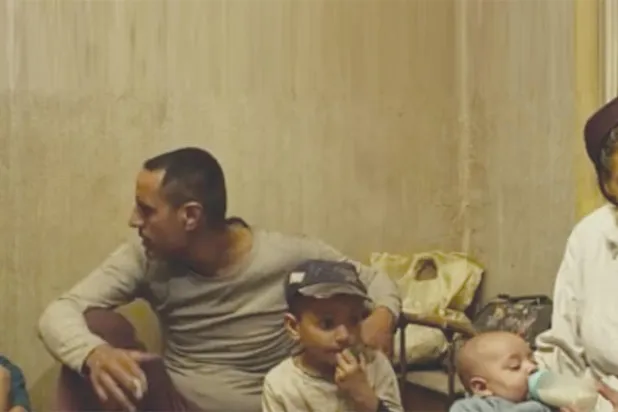 لقطة للزوج وعائلته من «ريش»