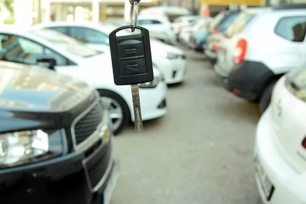 İkinci el online oto pazarında satışlar azaldı, fiyatlar yükseldi