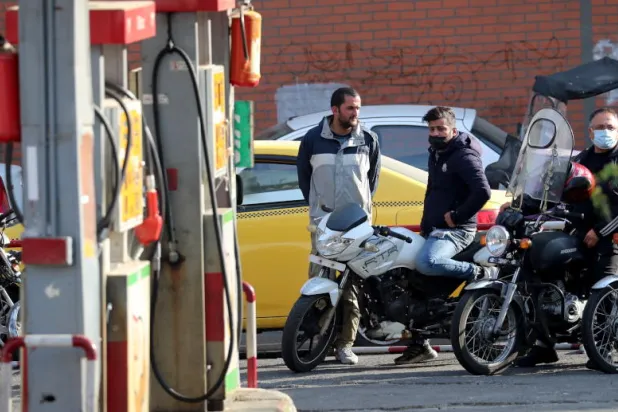 إيران تلمّح إلى دور لـ«دولة أجنبية» في تعطيل محطات الوقود