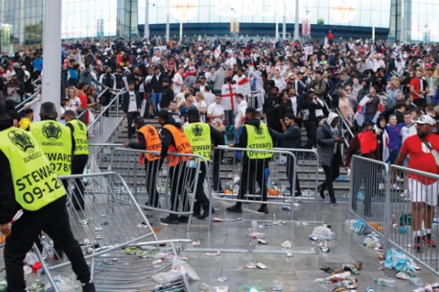 عقوبة «يويفا» تضر بسمعة كرة القدم الإنجليزية... واتحادها في موقف حرج