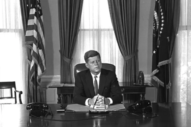 Biden, Kennedy suikast belgelerinin yayınlanmasını erteleyerek neyi gizli tutmak istiyor?