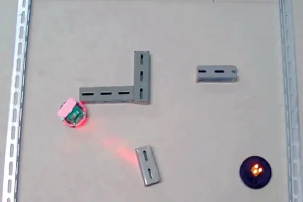 صناعة إنسان آلي {مفكّر} يملك خلايا عصبية تشبه المخّ