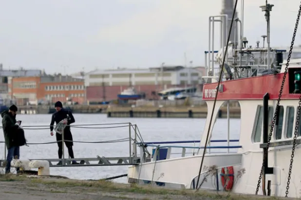 تهديدات متبادلة تفاقم «خلاف الصيد» بين لندن وباريس