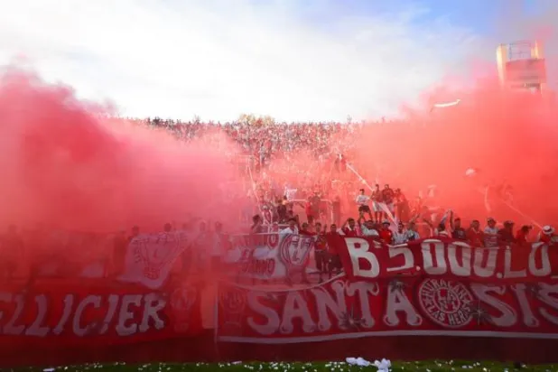 بالفيديو... إصابة مدرب بطلق ناري في مباراة بدوري الدرجة الثالثة الأرجنتيني