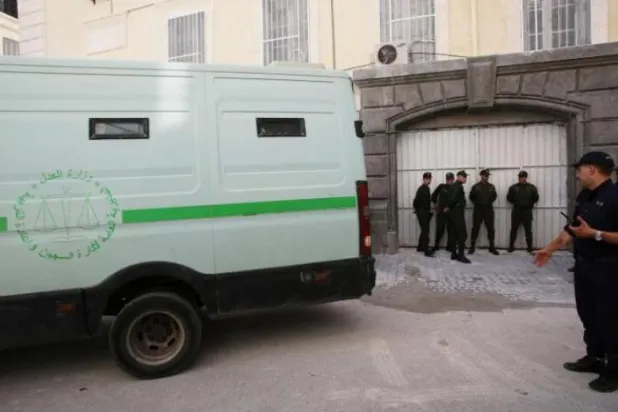 Cezayir’de tutuklanan iş insanlarının şirketlerinde çalışan binlerce kişi işsizlikle karşı karşıya