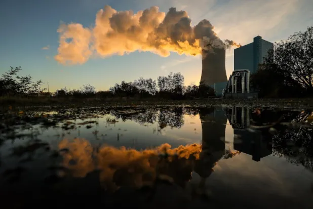 19 دولة تلتزم بوقف تمويل مشاريع مصادر الطاقة الأحفورية في الخارج