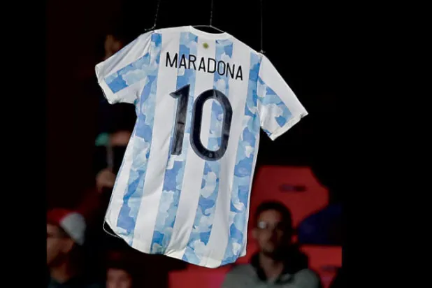 منزل والدَي مارادونا ورسالة من كاسترو للبيع بالمزاد