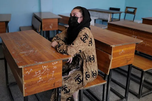 Afganistanlı kızlar okula dönme hayali kuruyorlar