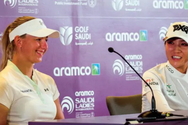 Emily ve Lydia Koe dünkü basın toplantısında basın toplantısında konuşuyorlar (Şarku’l Avsat)