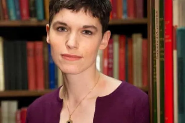 امرأة تؤلف روايات «جيمس بوند» للمرة الأولى