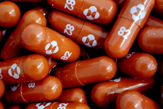 أدوية علاج «كورونا» مكلفة... واللقاحات هي الحل الأنجع