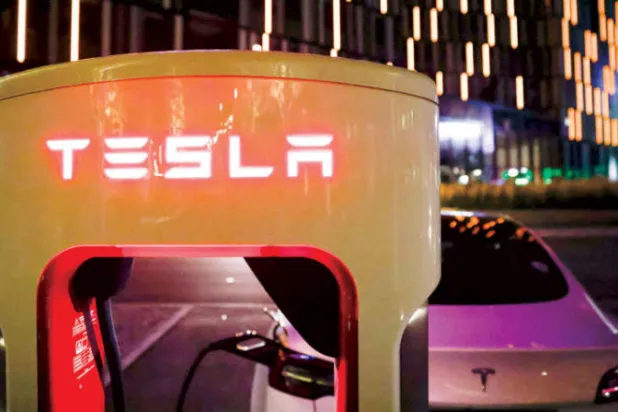 ماسك يبيع أسهماً بخمسة مليارات دولار في تسلا