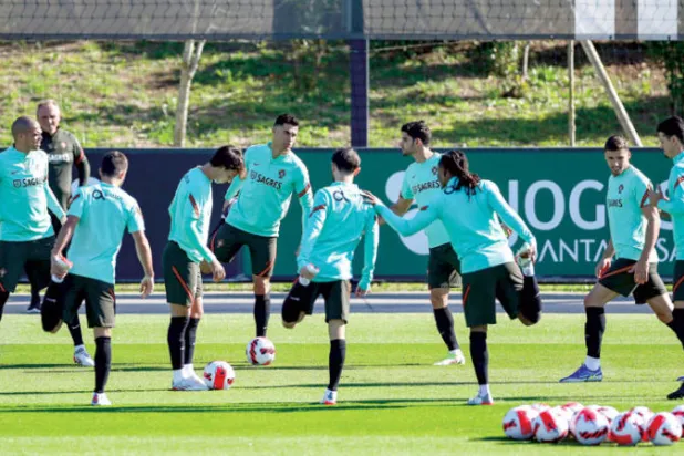 المنتخب البرتغالي يسعى للحاق بركب المنتخبات المتأهلة للمونديال من دون المرور بالملحق (إ.ب.أ)