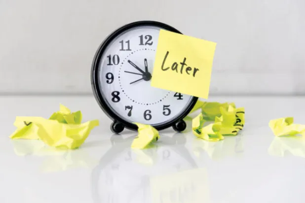 التسويف يسرق الوقت... فكيف تتجنبه؟