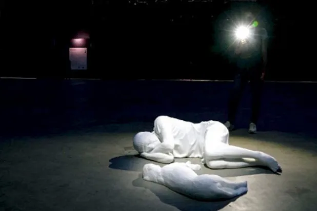 كاتيلان... أعمال تثير الشك في وعينا المعاصر