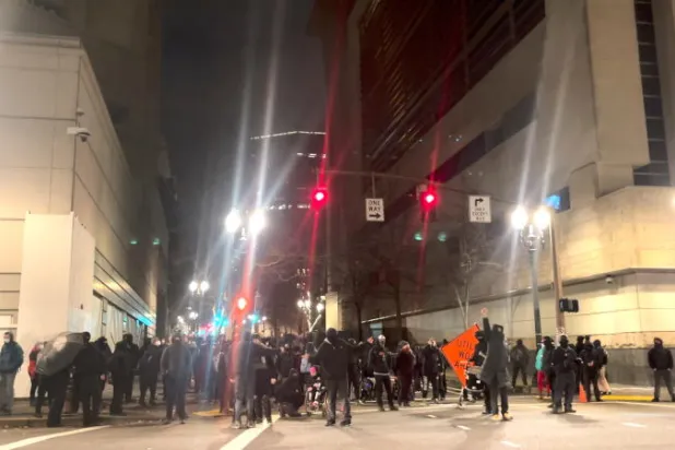 تبرئة الأميركي كايل ريتنهاوس من تهمة قتل متظاهرَين مناهضين للعنصرية