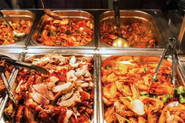 الصين تمنع رجلاً من دخول مطاعم «البوفيه المفتوح» بسبب الإفراط في تناول الطعام