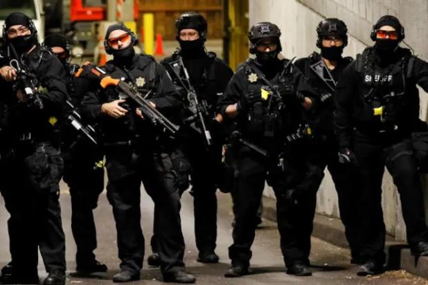 محكمة تبرئ متهماً بقتل اثنين في مظاهرات مناهضة للعنصرية