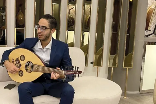 Ziyaretçiler en yetenekli sanatçıların ud performansını dinleyebilir