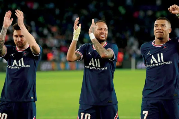 مبابي وضع نيمار وميسي في الظل هذا الموسم (غيتي)