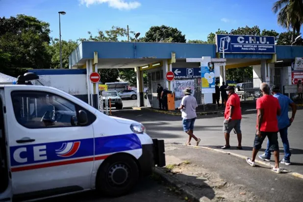 فرنسا ترجئ فرض التلقيح الإلزامي للطواقم الصحية في جزر الأنتيل