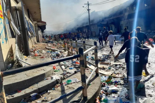 هدوء حذر في عاصمة جزر سليمان بعد أعمال شغب دامية