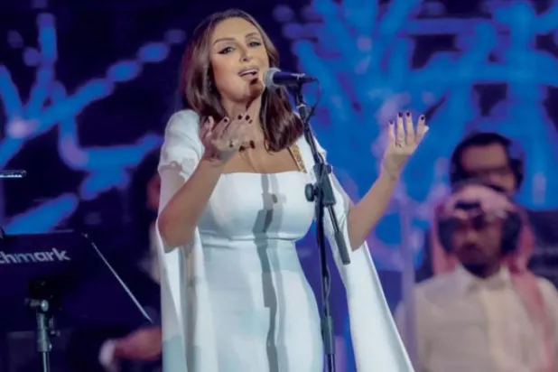 Angham, Riyad'daki konserinde varlığı ve tatlı sesiyle parıldadı (Fotoğraf: Başir Salih)