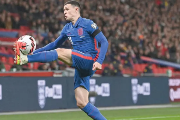 فودين لاعب متعدد الأدوار والمواهب يتألق مع منتخب إنجلترا كما يفعل مع مانشستر سيتي (أ.ف.ب)