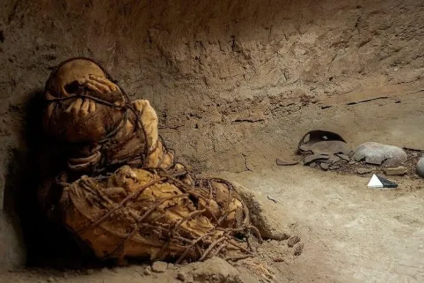 علماء آثار يعثرون على مومياء مكبلة بالحبال في بيرو