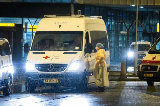 دنیا اومیکرون پر قابو پانے کی دوڑ میں ہے