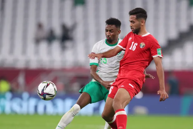 «الأخضر» يتعثر في افتتاحية كأس العرب... ولورينت في مرمى الانتقادات