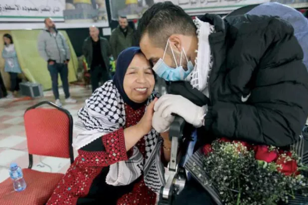 131 gündür açlık grevinde olan Filistinli tutuklu serbest bırakıldı