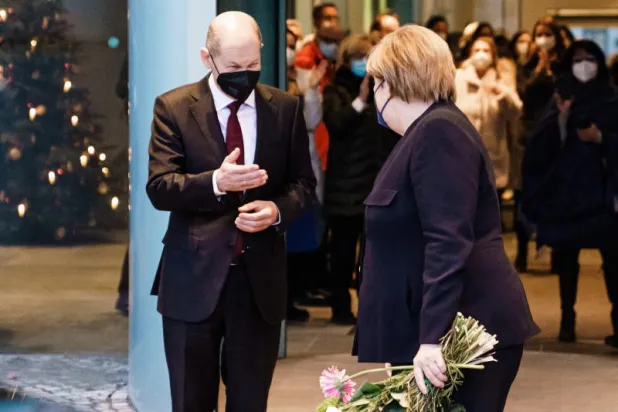 أولاف شولتس يخلف ميركل ويعد بـ«بداية جديدة» لألمانيا