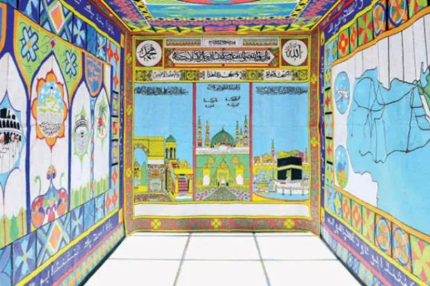 Bienalde uluslararası alanın yanı sıra Suudi Arabistan’dan 27 sanatçının eserleri sergileniyor. 