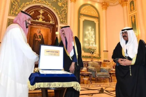 Kuveyt Emiri, Suudi Arabistan Veliaht Prensi’ne ‘Mübarek el-Kebir’ madalyası verdi 