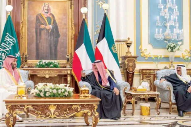 Kuveyt Emiri, 10 Aralık’ta Yemame Sarayı’nda Kuveyt Veliaht Prensi’nin de katılımıyla Suudi Arabistan Veliaht Prensi’ni kabul etti (SPA)