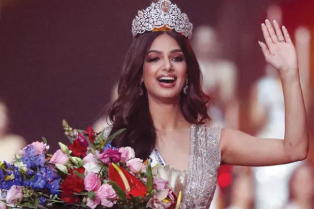 هندية تتربع على عرش «جمال الكون»