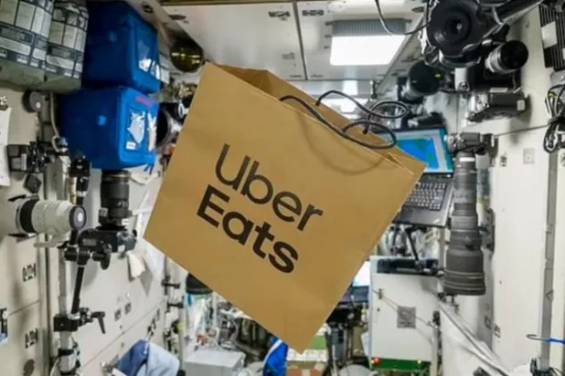 «أوبر إيتس» ترسل وجبات طعام إلى الفضاء