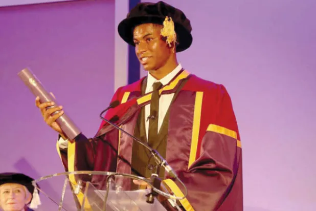 جامعة مانشستر تمنح راشفورد شهادة تقديرية لدوره في تثقيف الأطفال المحرومين