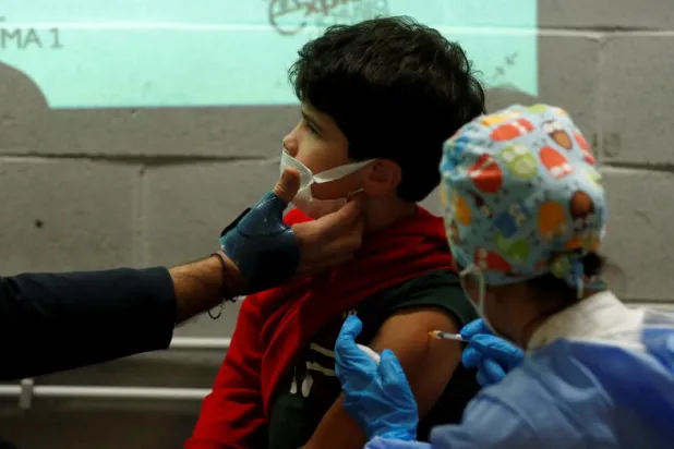 البنك الدولي: تلقيح 70 % من سكان العالم قد لا يتحقق منتصف 2022