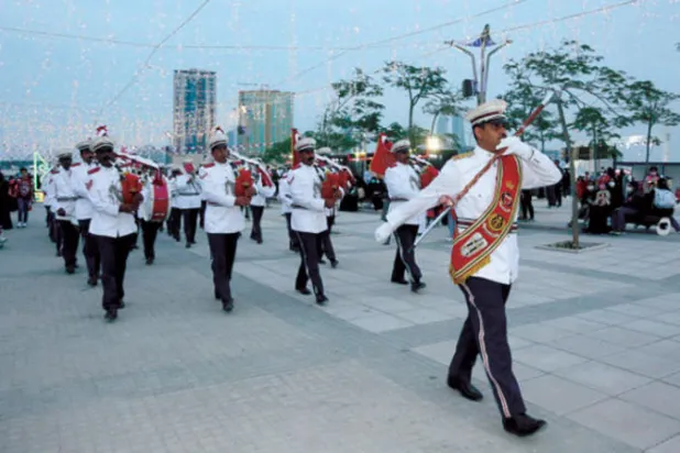 البحرين في عيدها الوطني الخمسين... استقرار وتعافٍ اقتصادي