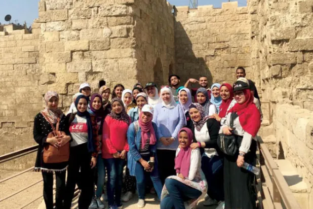 مجموعة من زوار منطقة الدرب الأحمر  (الشرق الأوسط) 