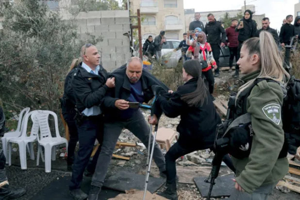 توتر في الضفة بعد عملية طعن في الخليل والاحتلال يعتقل فلسطينية