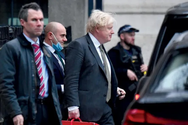 استقالة وزير {بريكست} تعمّق أزمة جونسون