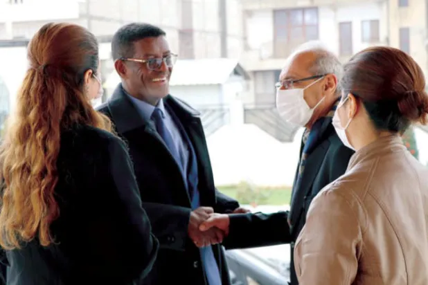 وفد سوداني في القامشلي لبحث ملف رعايا في مخيمي «روج» و«الهول»