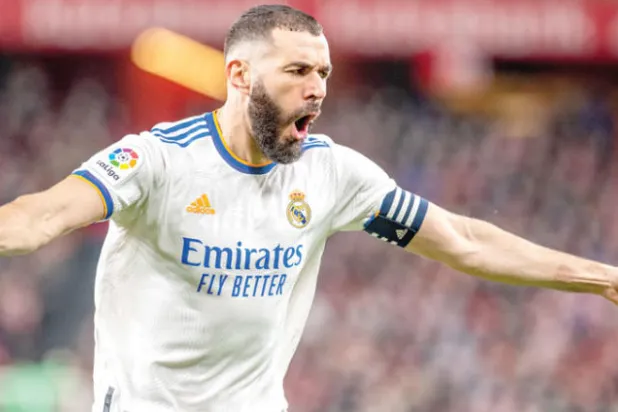 بنزيمة سجل هدفي فوز الريال على بلباو ليعزز صدارة فريقه (إ.ب.أ)