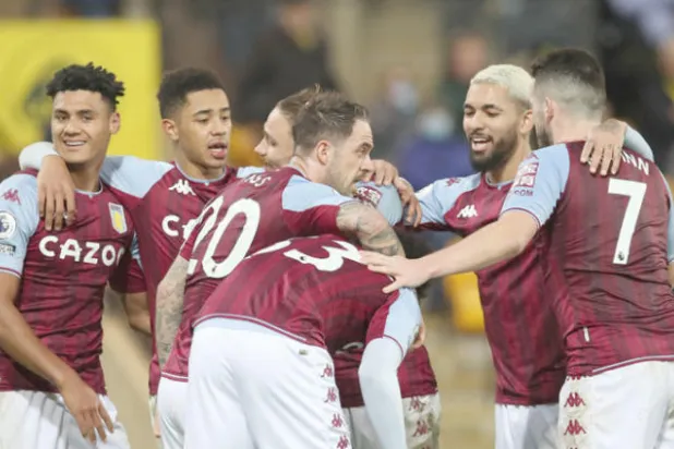 لاعبو أستون فيلا عادوا لتذوق طعم الانتصارات منذ تولي جيرارد المهمة (رويترز)