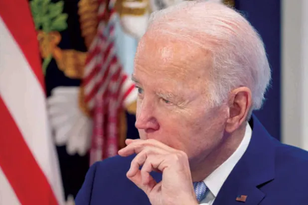 بايدن يقرّ قانوناً يحظر الواردات من إقليم صيني