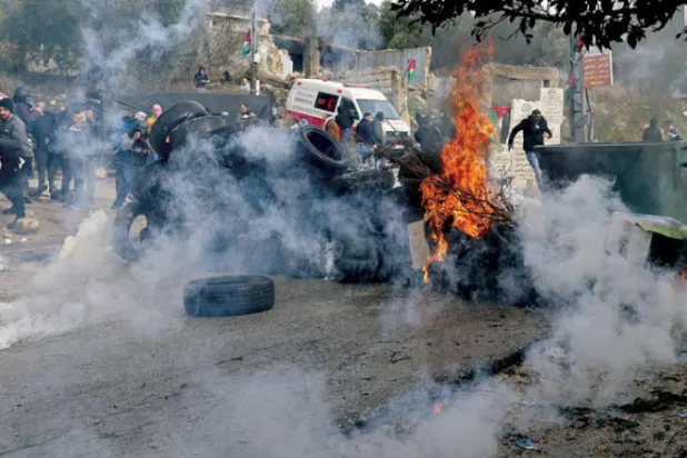 استطلاع: أغلبية ضئيلة تؤيد لقاء بنيت بعباس